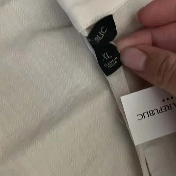 Banana Republic Embroidered Top - Picture 16 of 16